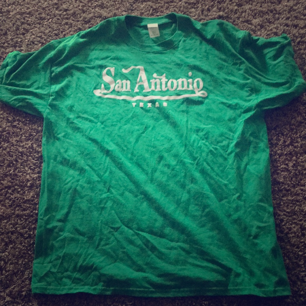 Large green San Antonio T-shirt